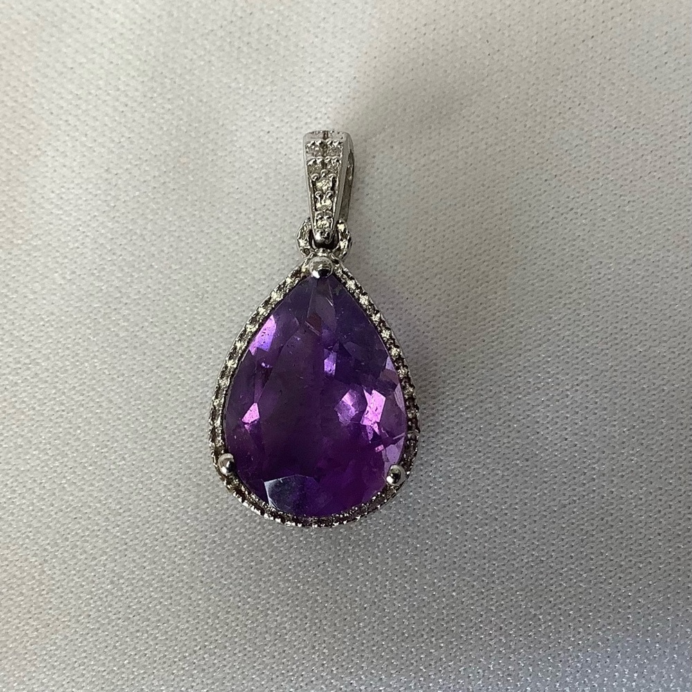 Amethyst pendant in sterling silver